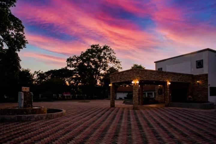 Zambezi Junction Lodge 利文斯顿 外观 照片