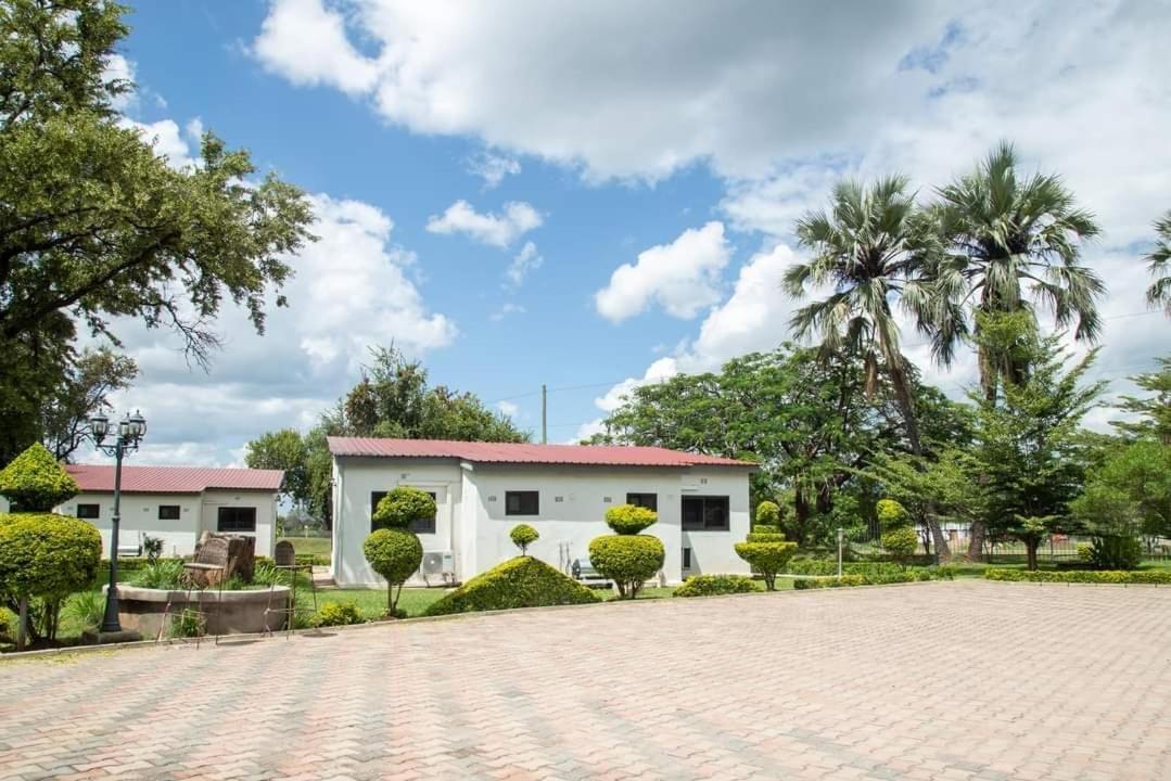 Zambezi Junction Lodge 利文斯顿 外观 照片