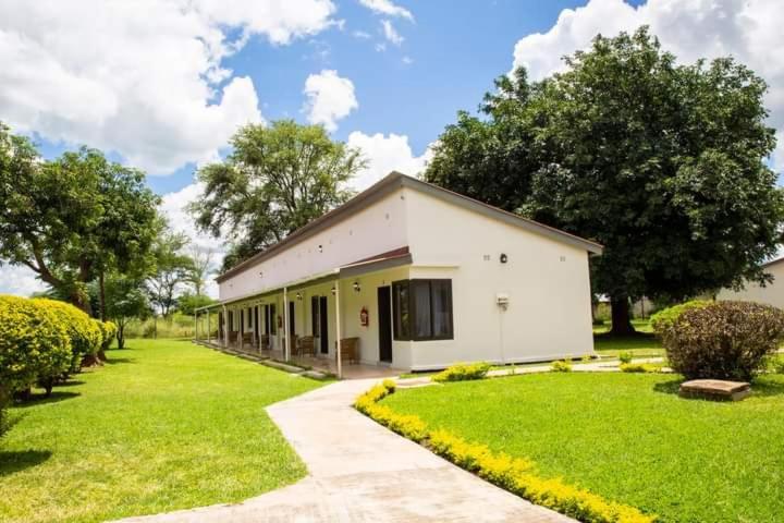 Zambezi Junction Lodge 利文斯顿 外观 照片