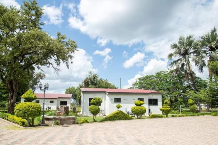 Zambezi Junction Lodge 利文斯顿 外观 照片