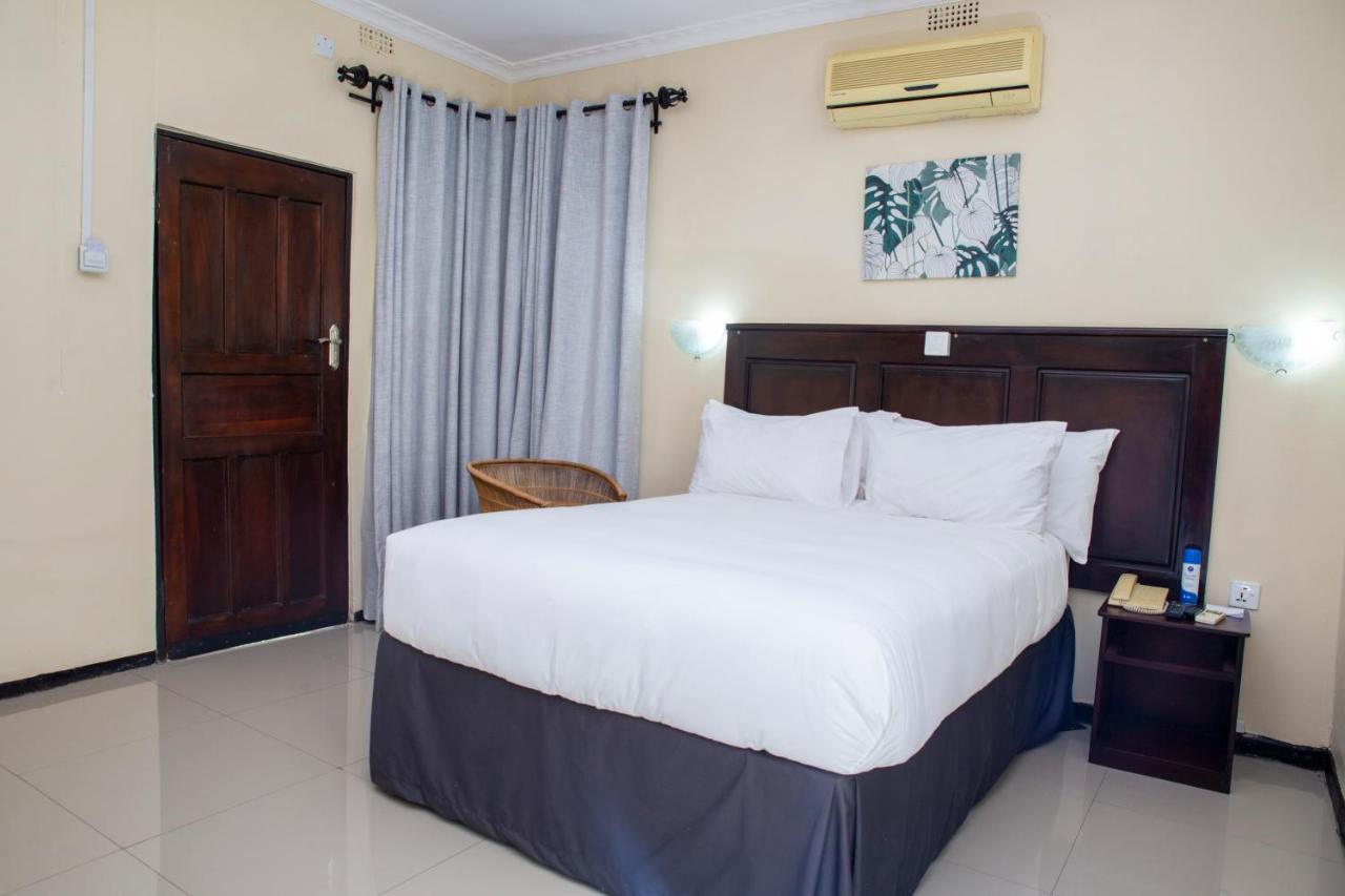Zambezi Junction Lodge 利文斯顿 外观 照片
