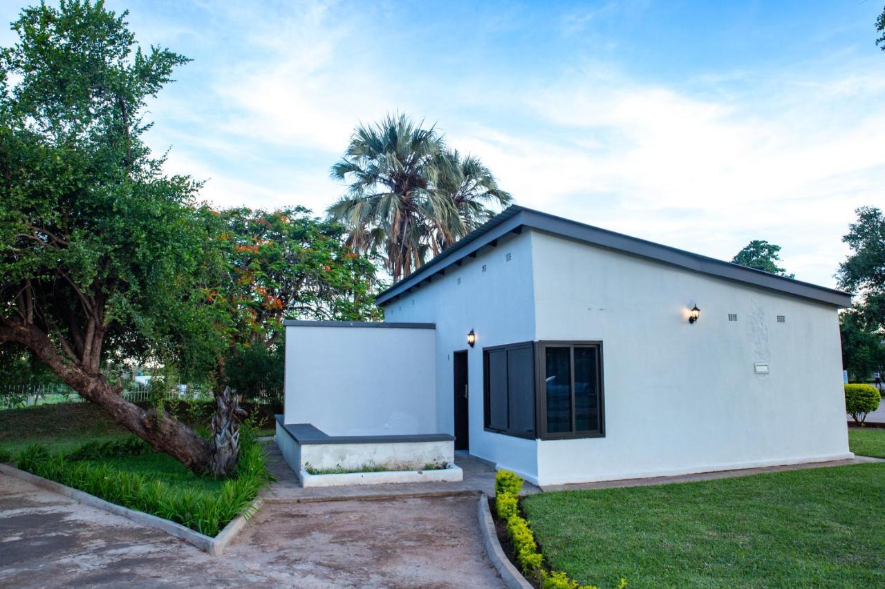 Zambezi Junction Lodge 利文斯顿 外观 照片